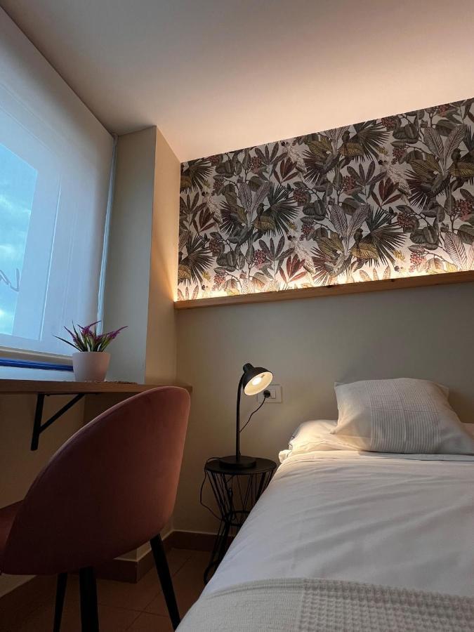 Hostal La Poetisa - Auto Check-In Culleredo Zewnętrze zdjęcie