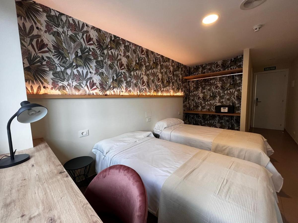 Hostal La Poetisa - Auto Check-In Culleredo Zewnętrze zdjęcie